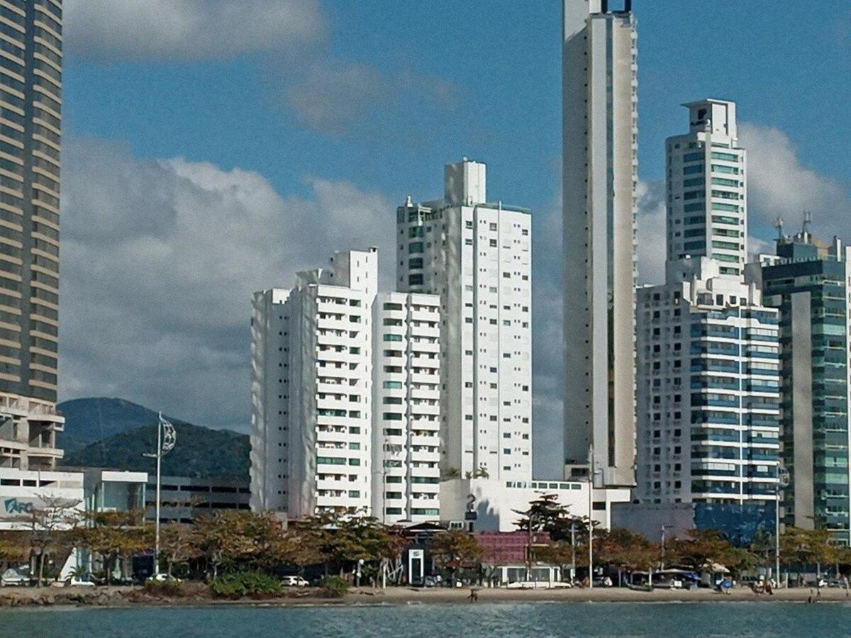 3 Suites Linda Vista Da Orla De Bc A 50M Da Praia - Somente Familiares Balneário Camboriú Exteriör bild