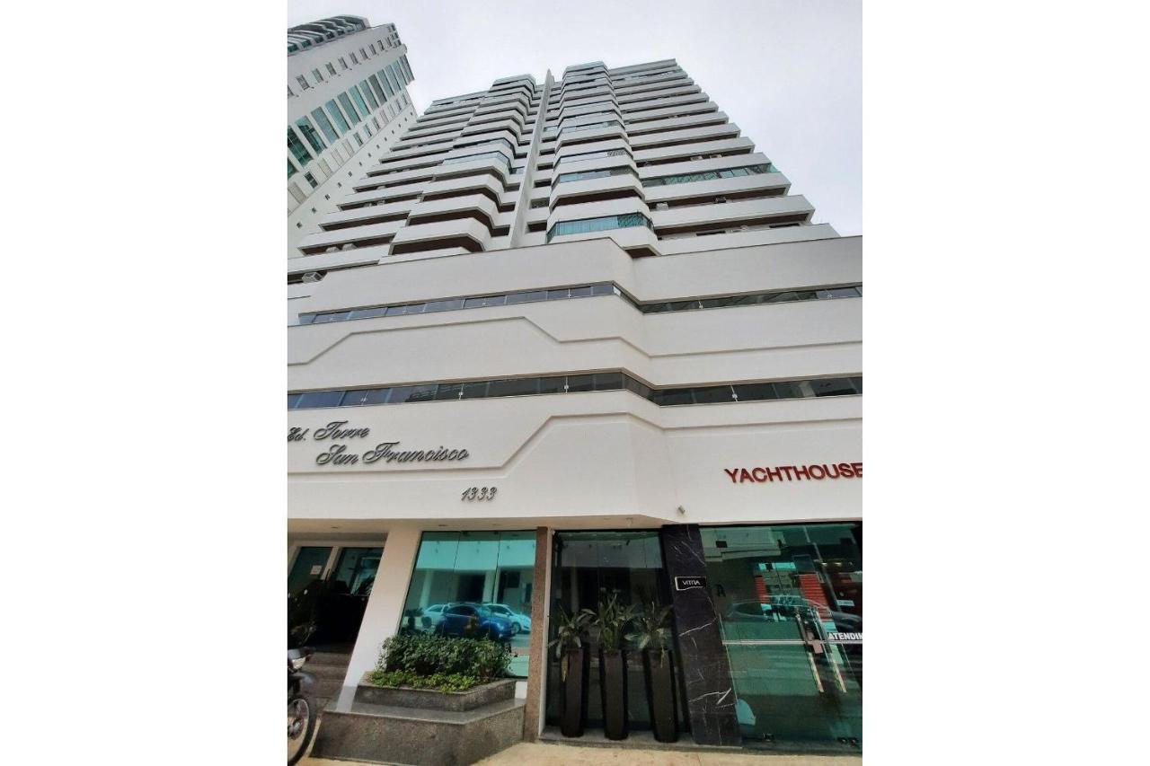 3 Suites Linda Vista Da Orla De Bc A 50M Da Praia - Somente Familiares Balneário Camboriú Exteriör bild