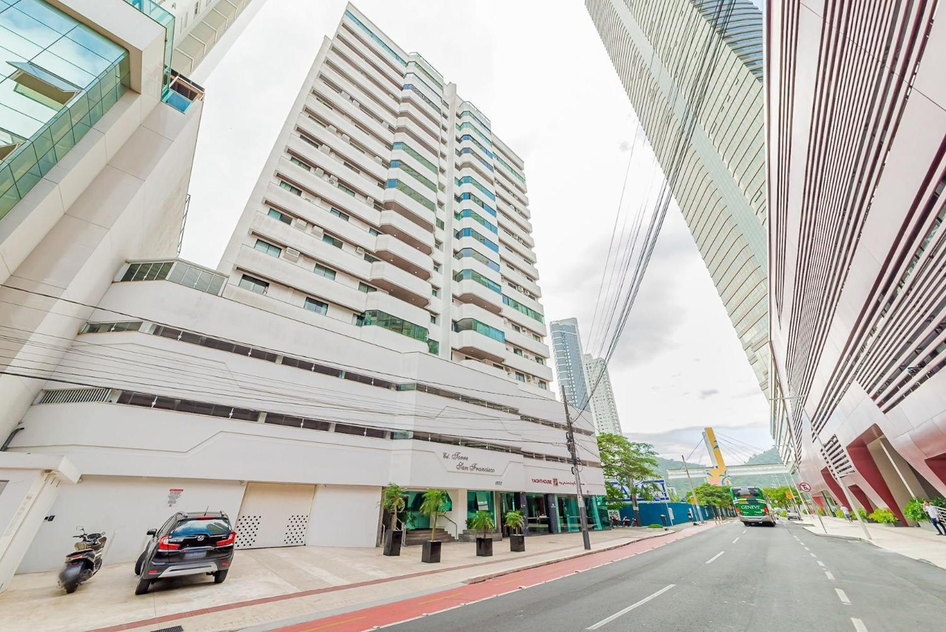3 Suites Linda Vista Da Orla De Bc A 50M Da Praia - Somente Familiares Balneário Camboriú Exteriör bild