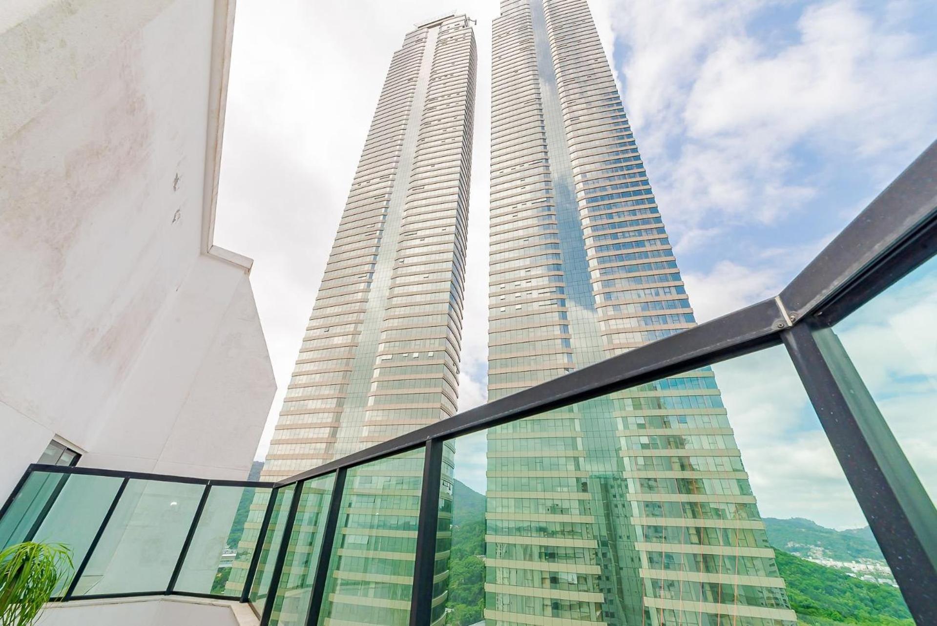 3 Suites Linda Vista Da Orla De Bc A 50M Da Praia - Somente Familiares Balneário Camboriú Exteriör bild