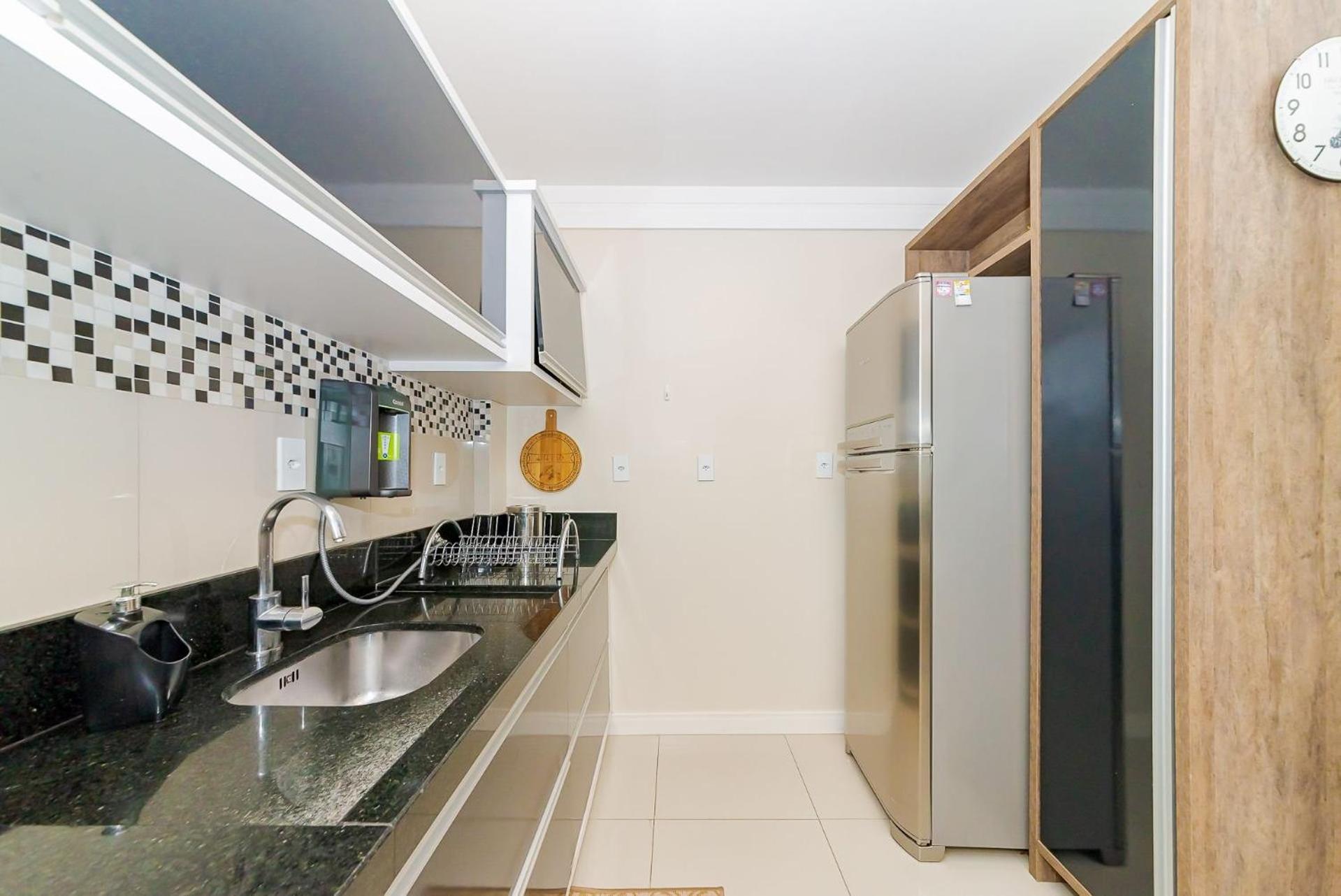 3 Suites Linda Vista Da Orla De Bc A 50M Da Praia - Somente Familiares Balneário Camboriú Exteriör bild